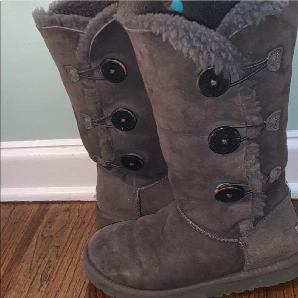 Tall Bailey Button UGGS ~ Gray